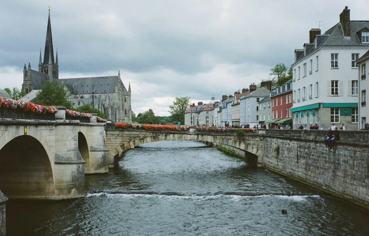L'Odet et les flèches de la cathédrale Saint-Corentin à Quimper